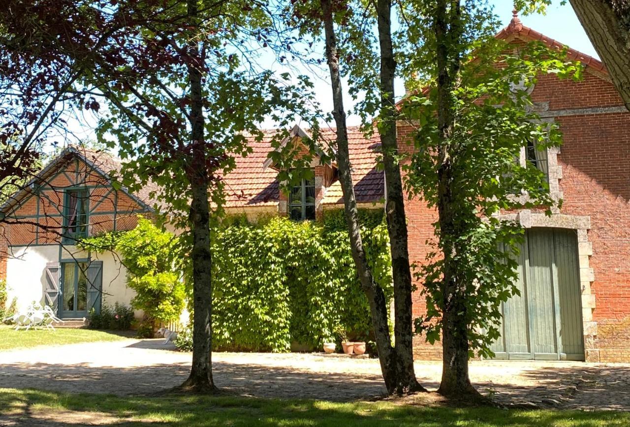Cottages De Chateau De Vaux Yvre-l'Eveque Экстерьер фото