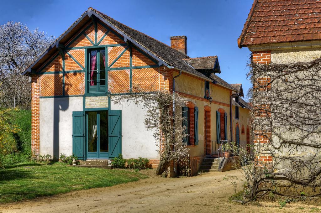 Cottages De Chateau De Vaux Yvre-l'Eveque Экстерьер фото